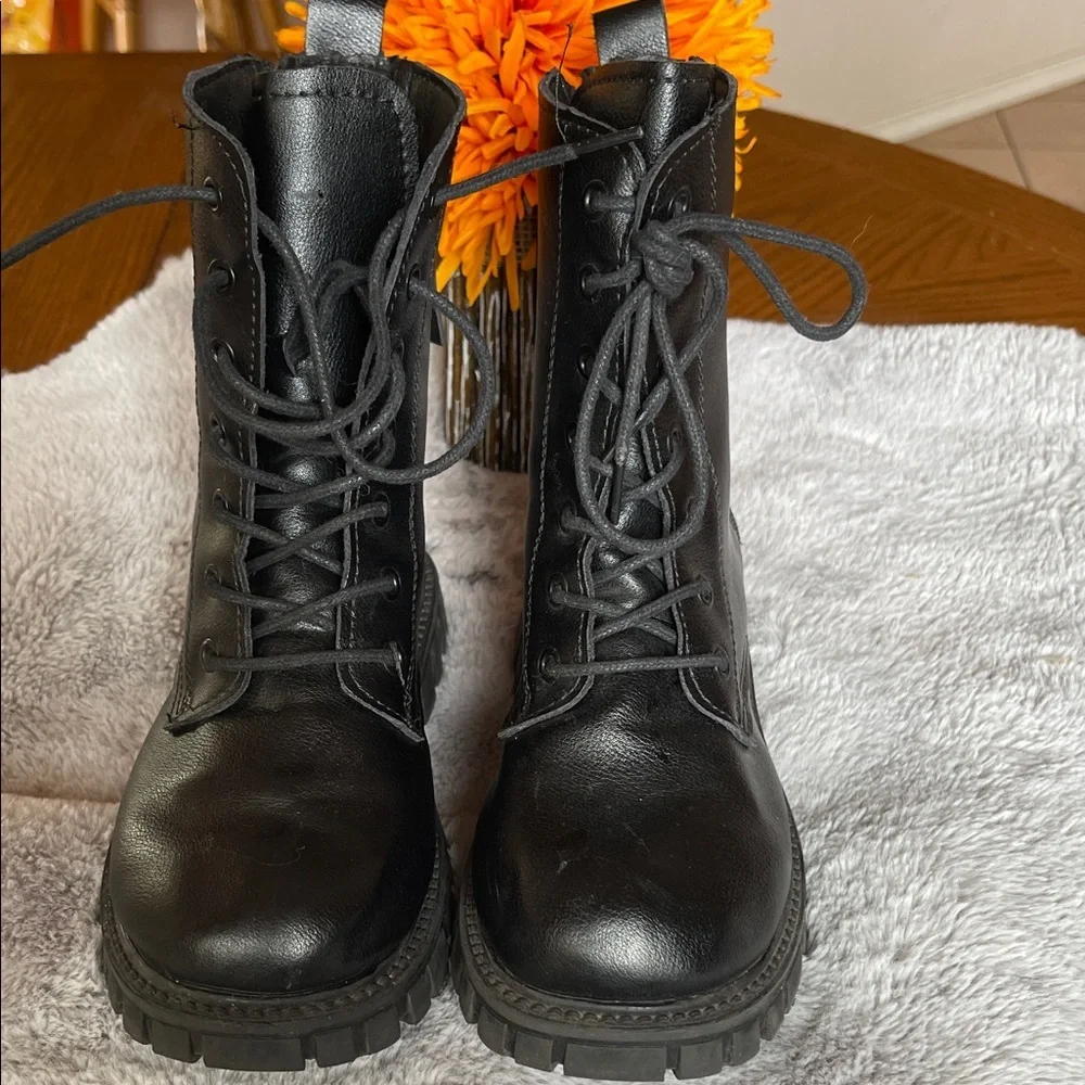 Girls  Black Lace-Up Combat Boots - Classic Chunky Sole